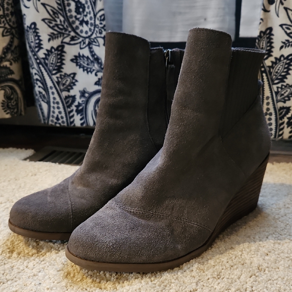 TOMS Suede Wedge Ankle Boots Size 10